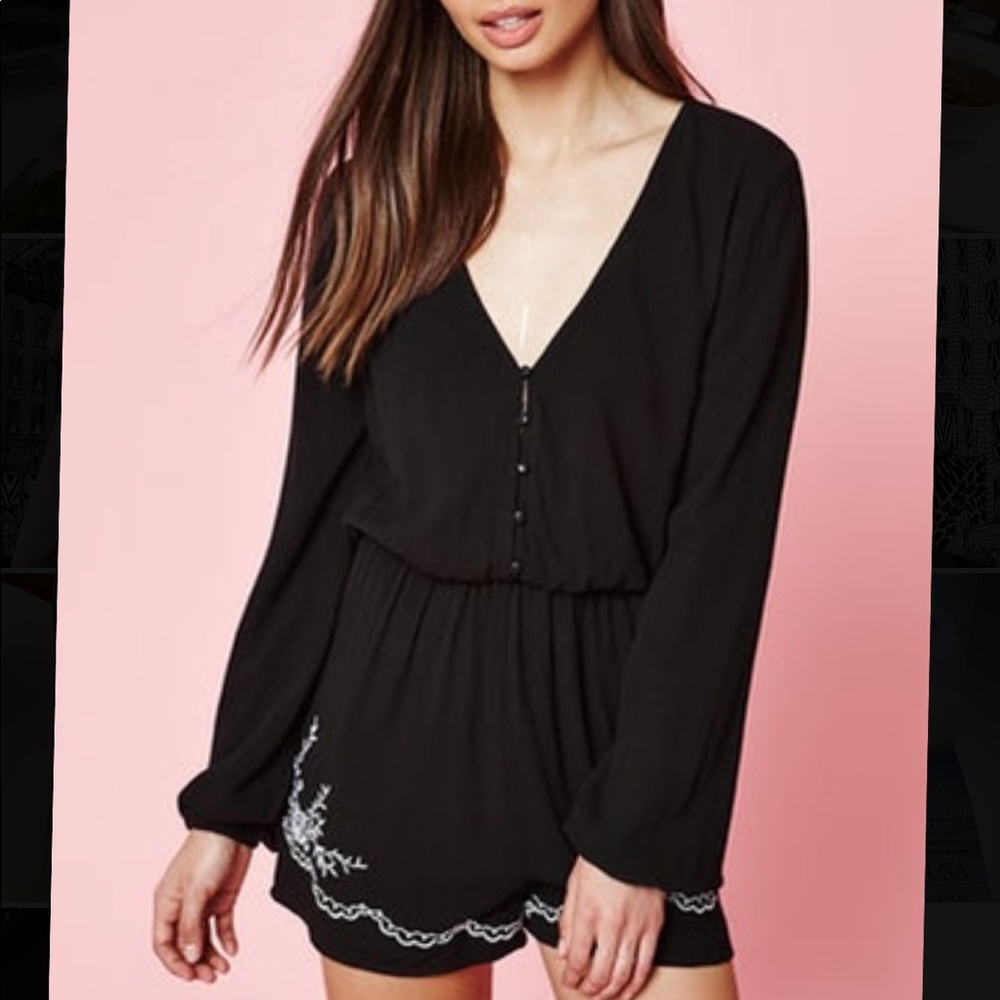 NEW WITH TAGS black long sleeve romper🖤